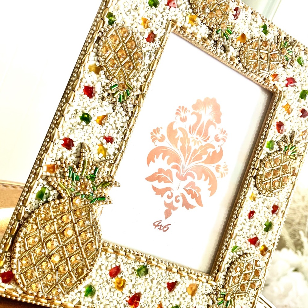 BEAUTIFUL Pineapple Bead Frame